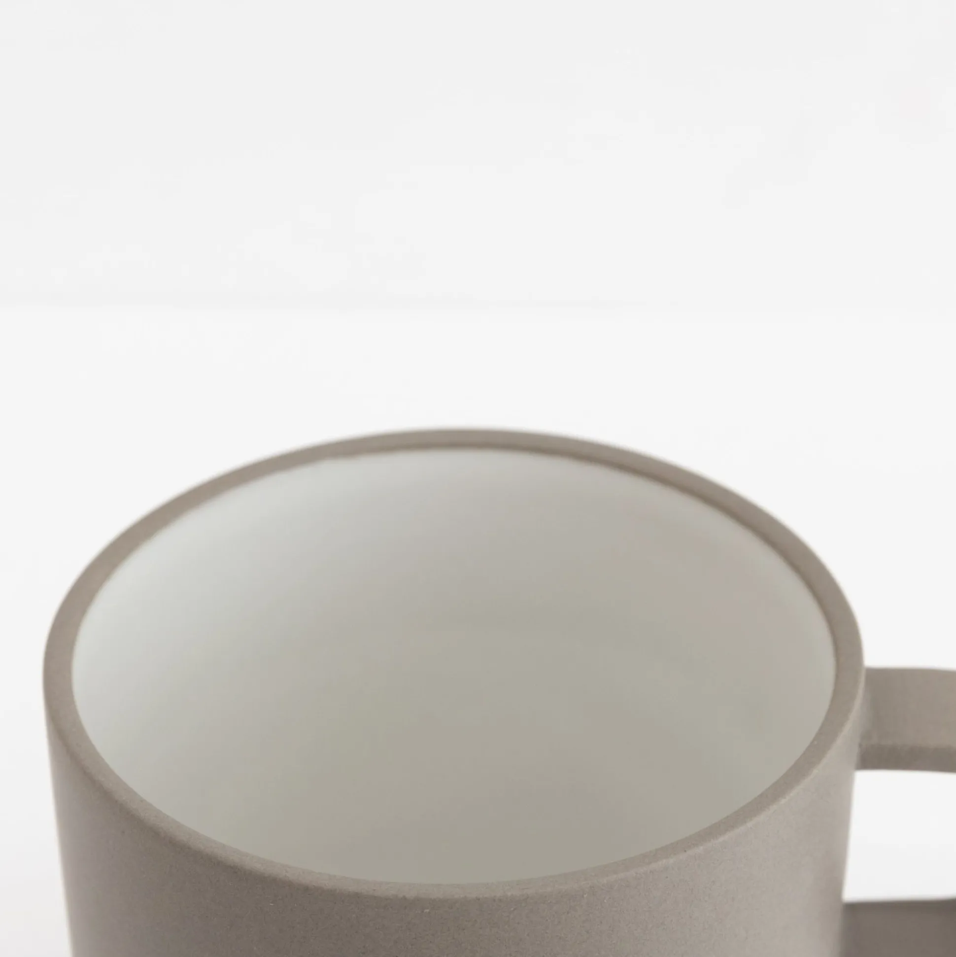 Haw120 - Mug Ash White Medium O 3.3/8"