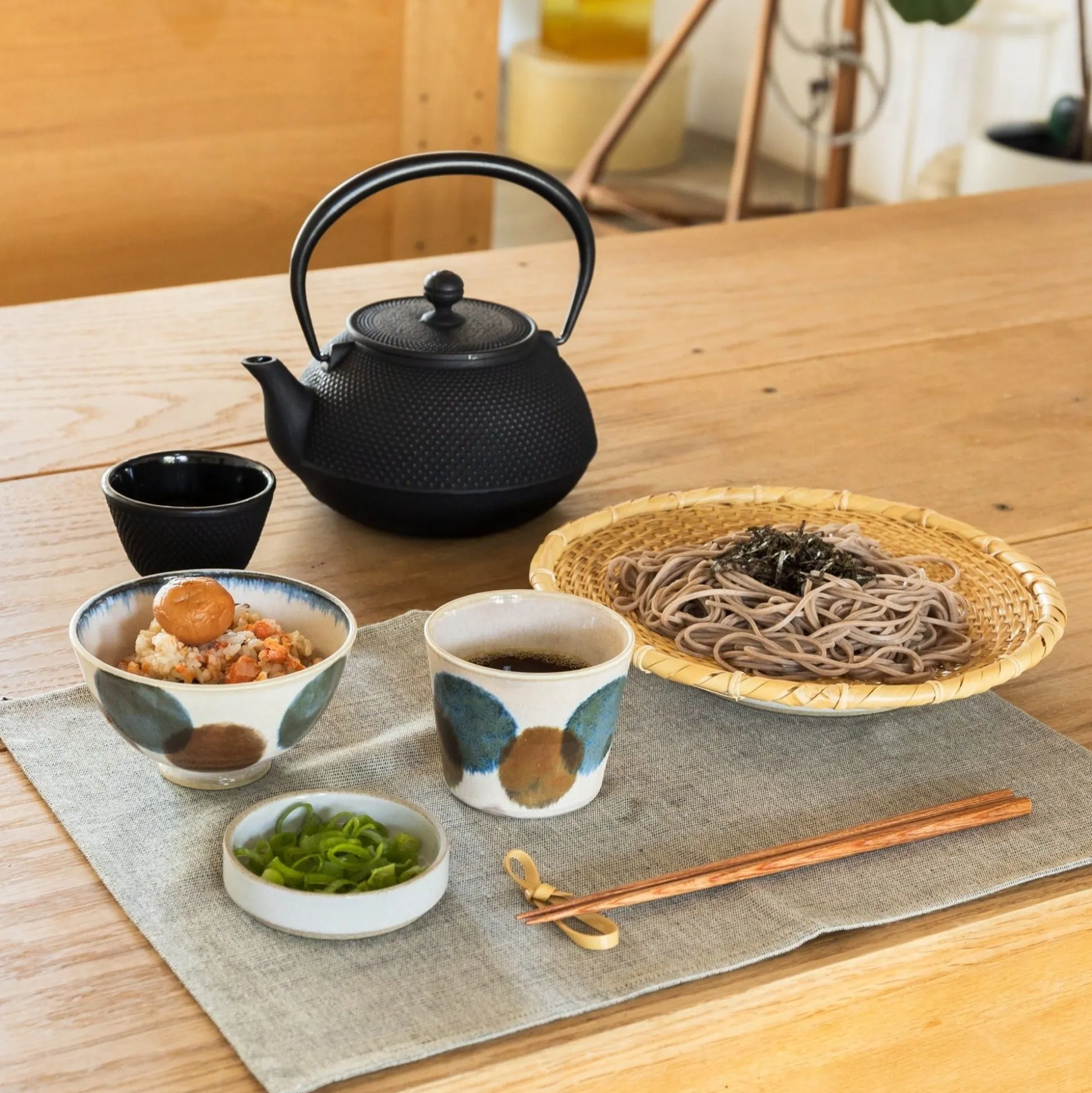 Nambu Tekki Cast Iron Teapot With Strainer - Arare