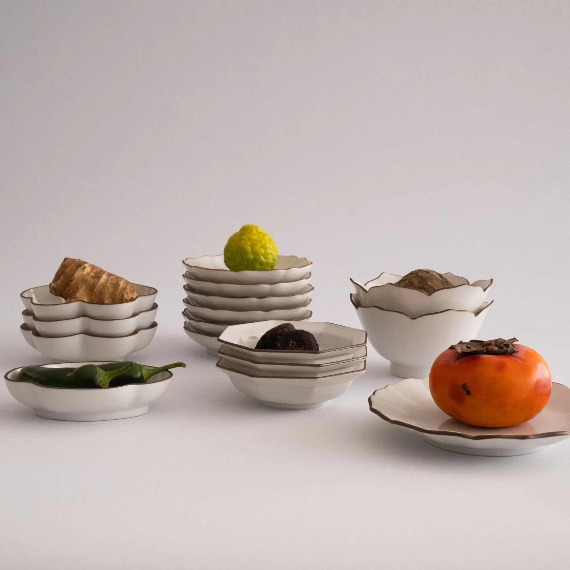 Novem Kiku Plates