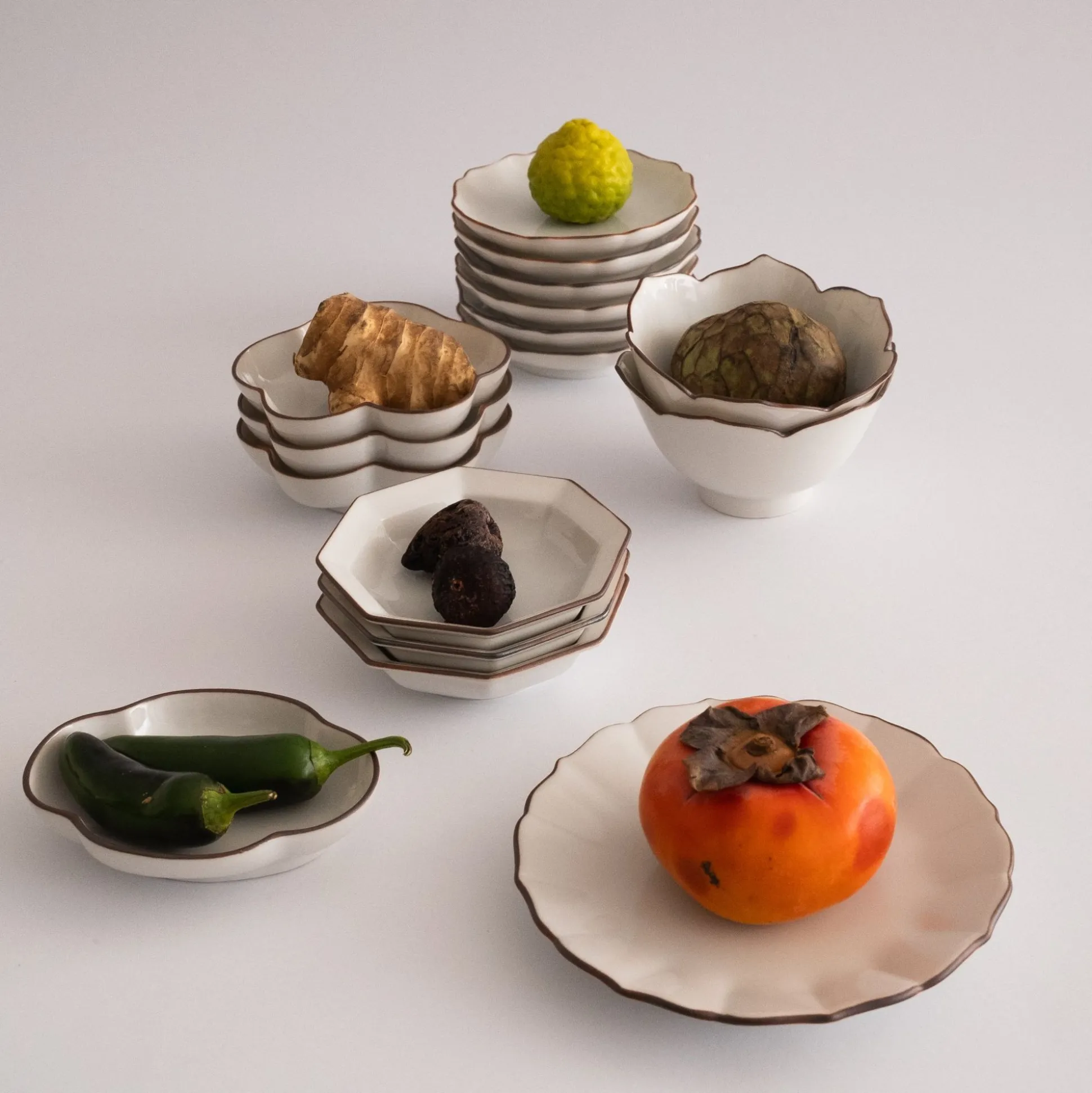 Novem Kiku Plates