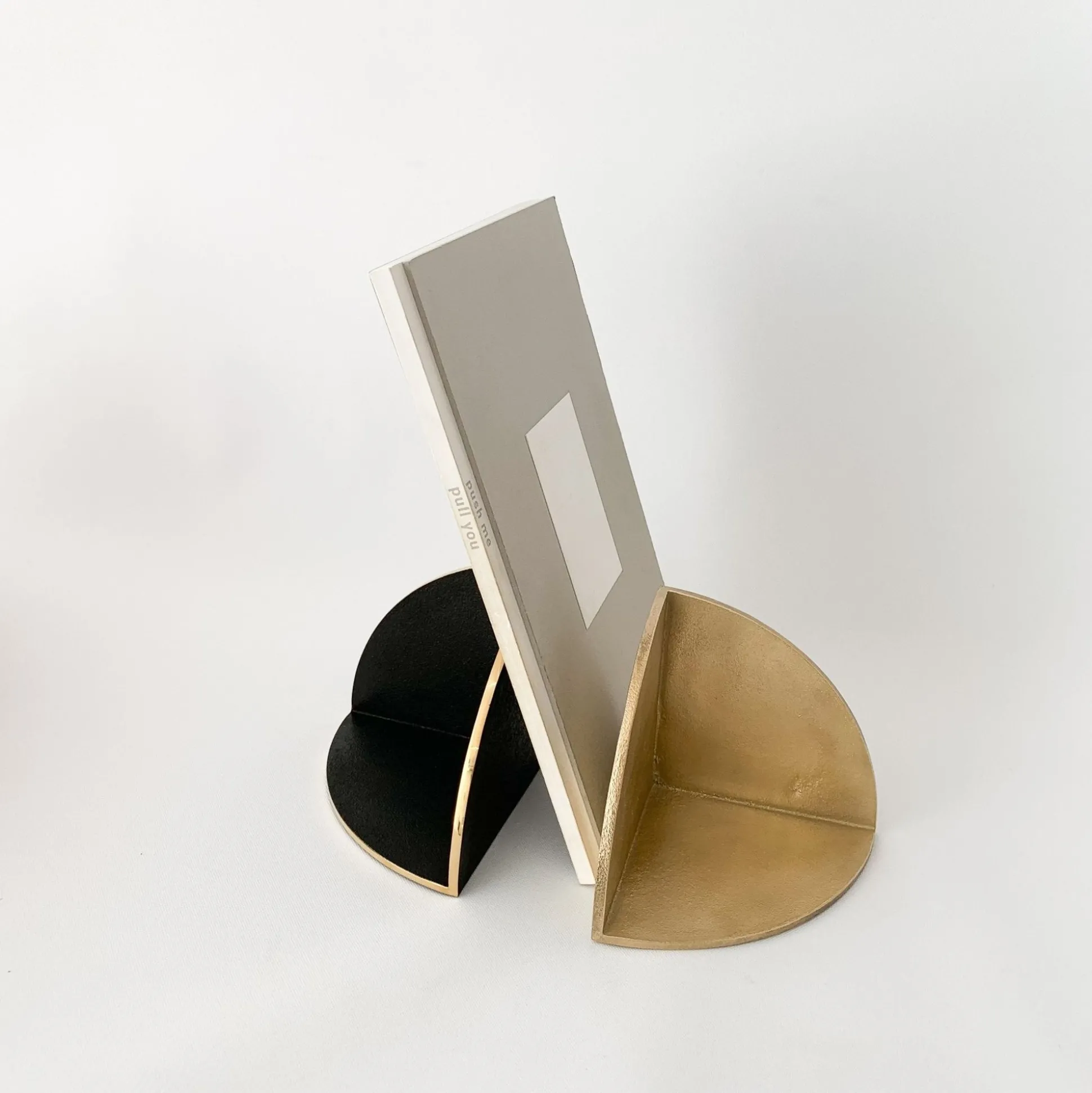 S/N Bookend