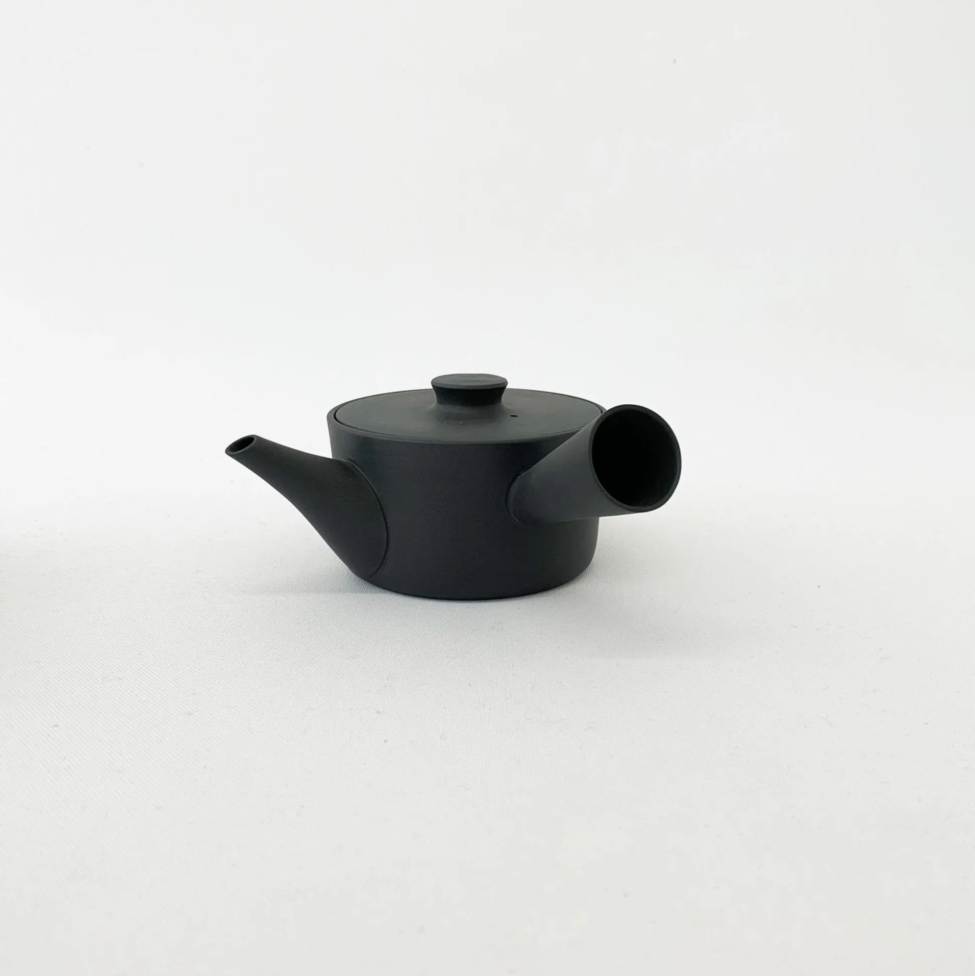Tea Pot/Kyu-Su By Yumiko Iihoshi